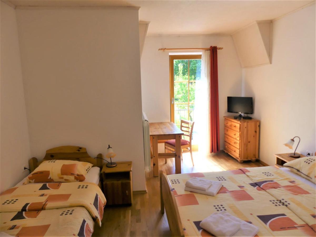 Pension Na Meji Пивка Экстерьер фото
