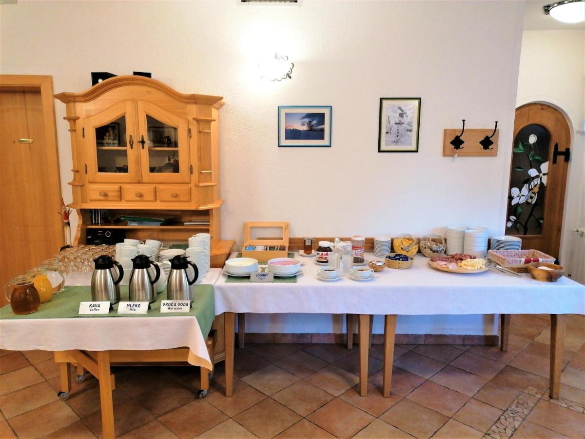 Pension Na Meji Пивка Экстерьер фото