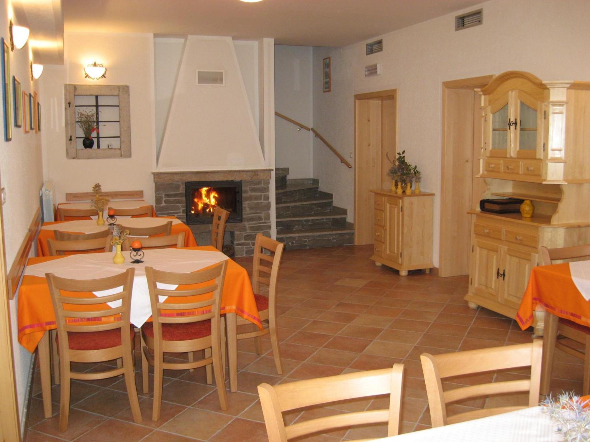 Pension Na Meji Пивка Экстерьер фото